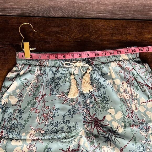 REVOLVE Krisa Lightweight Summer Shorts in Blue with Floral Print. Medium. NWT! - Picture 12 of 16